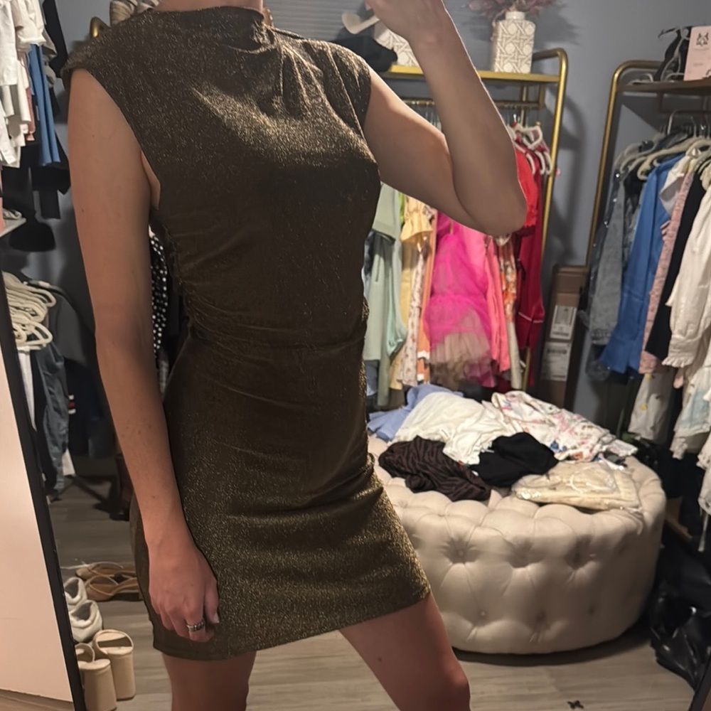 Elegant Gold Sleeveless Dress